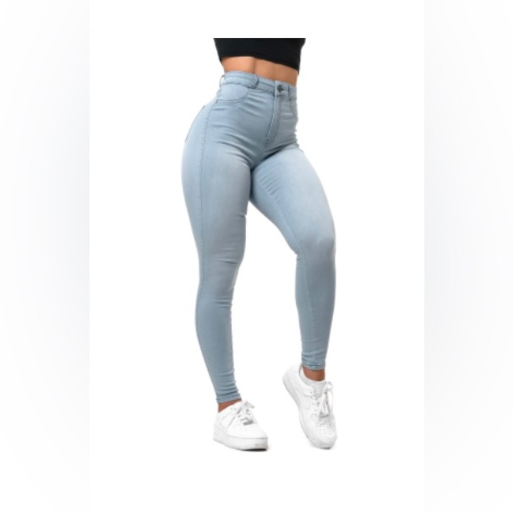 NWT New With Tags Womens Contour Fitjeans Bleach Blue Size Large L High Waist